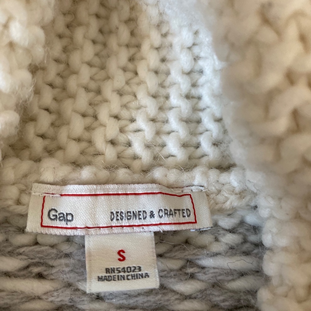 REDUCED GAP FRONT ZIP PATTERN SWEATER - Picture 2 of 5